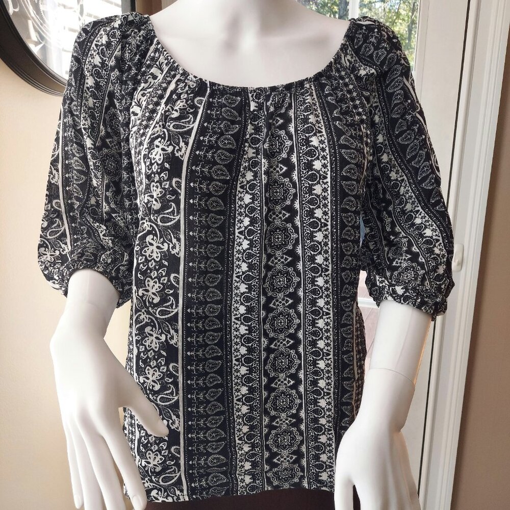 NWOT Buttons blouse